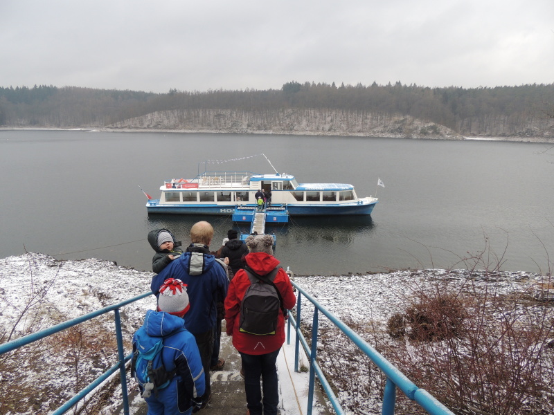 Tříkrálová plavba pro Charitu po Dalešické přehradě
