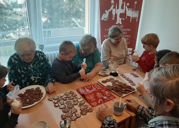 Archa s dětmi z MŠ přináší vánoční náladu seniorům