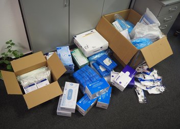 Domácí hospic sv. Zdislavy posílá do Číny zdravotnický materiál 