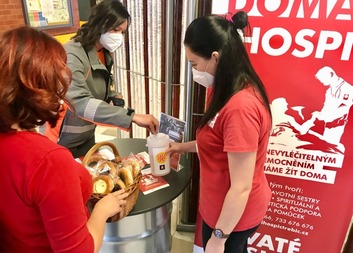 Do letošní sbírky Koláč pro hospic se zapojilo více než 30 firem