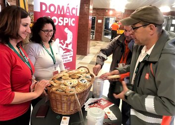 Letos si pro koláč pro hospic můžete zajít i na Karlovo náměstí v Třebíči