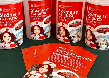 Ve víc jak 50 prodejnách COOP HB jsou pokladničky. Podaří se vybrat na bezpečné auto pro sestřičku?