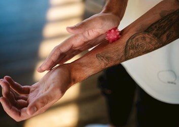 Sebepoškozování, vzkazy na těle - beseda