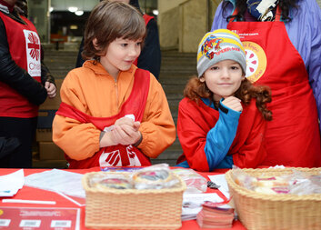 Koláč pro hospic má za sebou skvělý rozjezd. Lidé zatím přispěli o 56 tisíc víc než loni